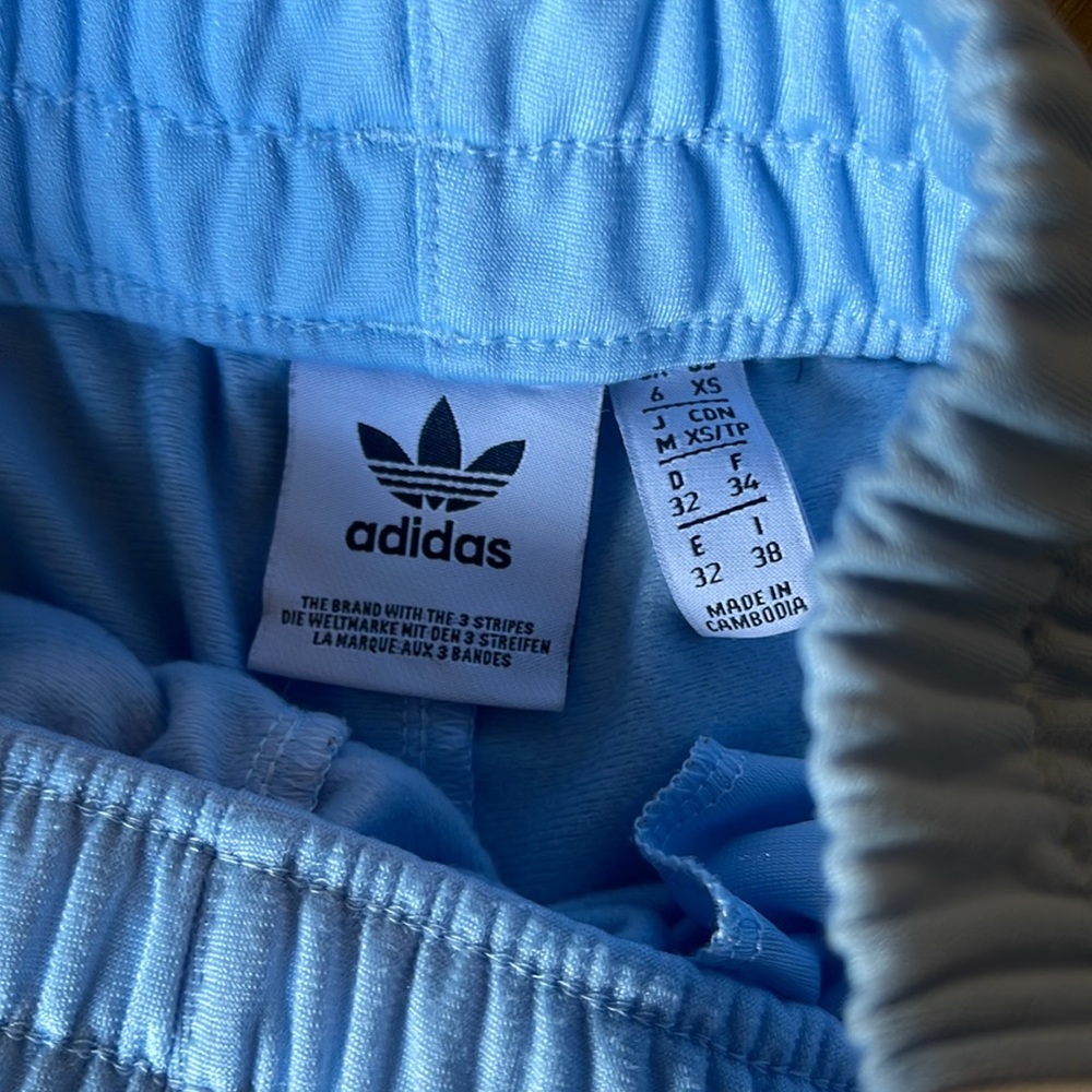 ADIDAS SHORTS - Picture 2 of 3